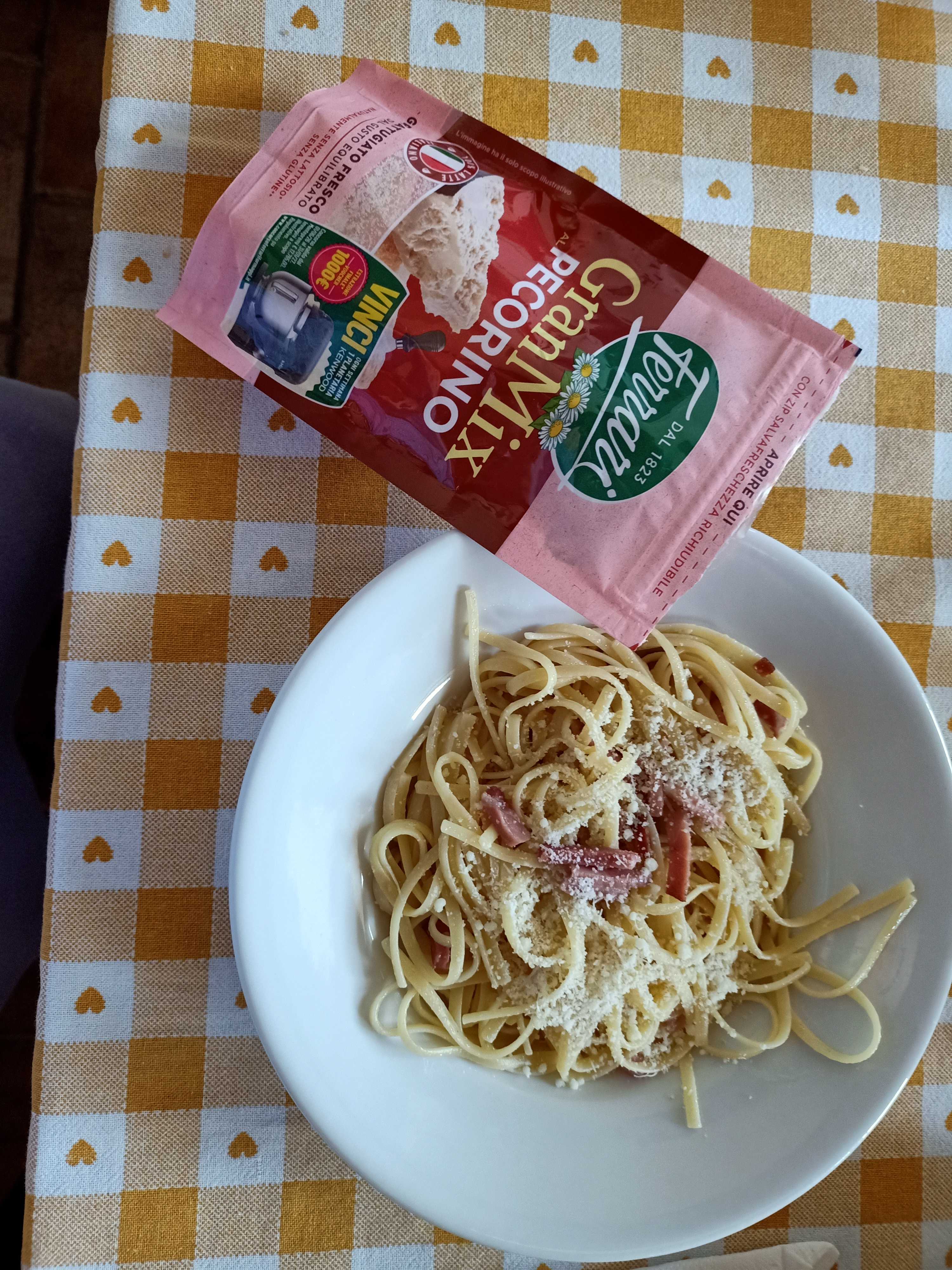 Linguine speck e pecorino