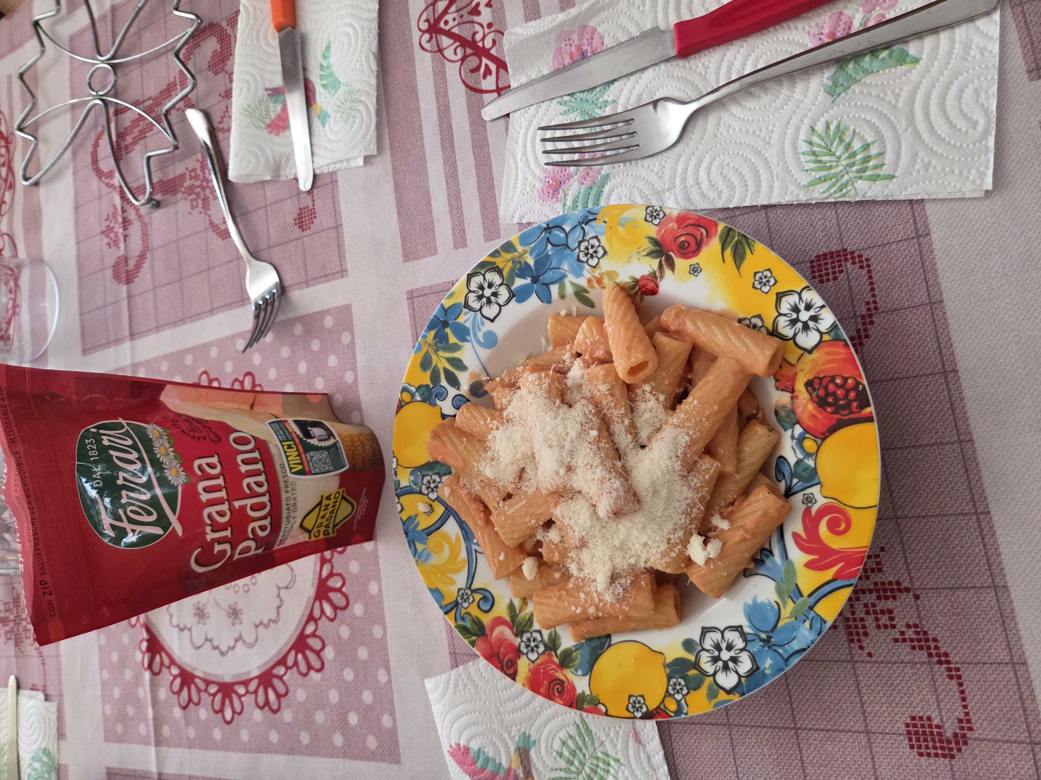 RIGATONI SALMONE E MIX