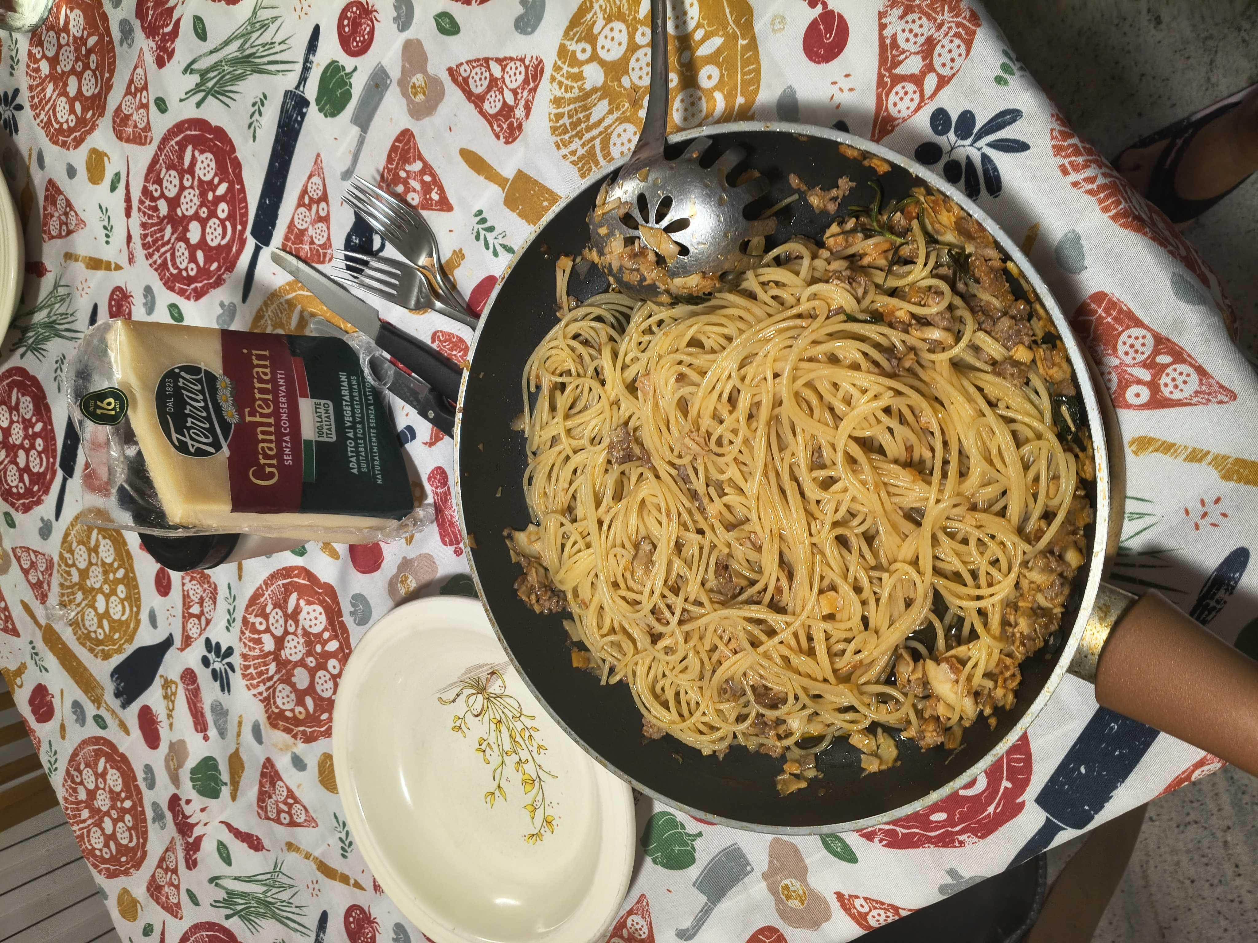 Spaghetti salsiccia e funghi