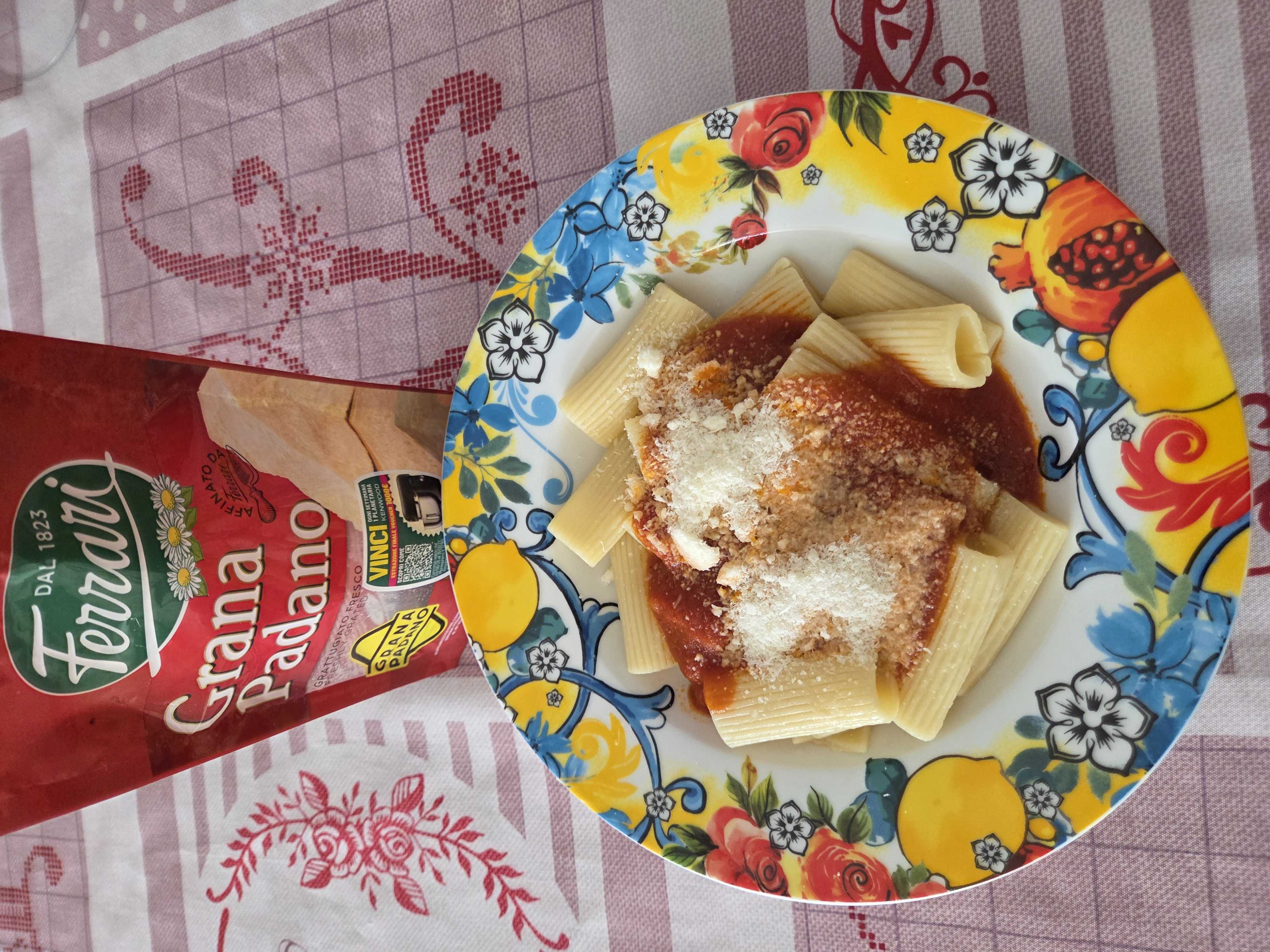 Rigatoni Sugo e Grana Ferrari
