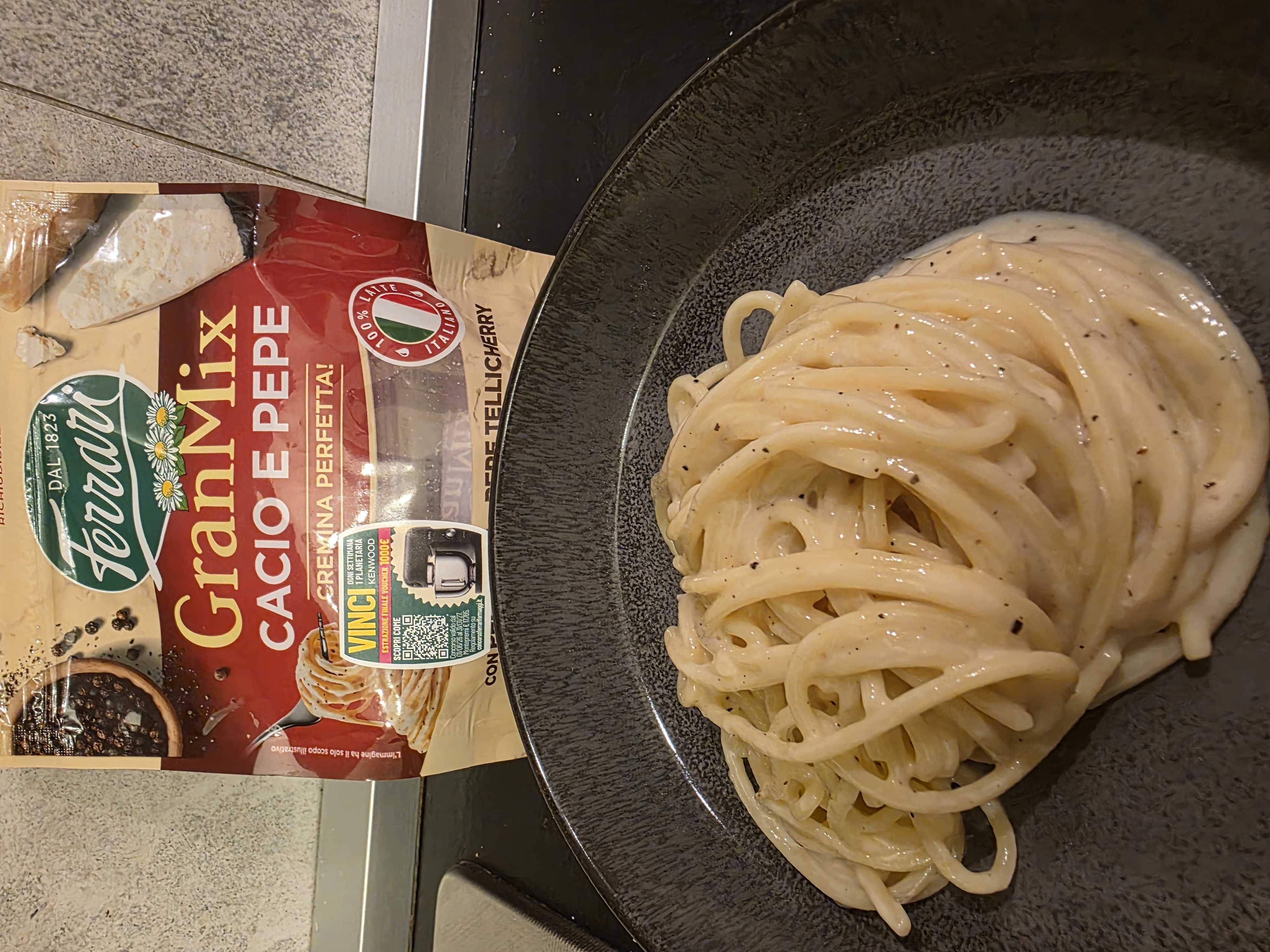 Spaghetti cacio e pepe