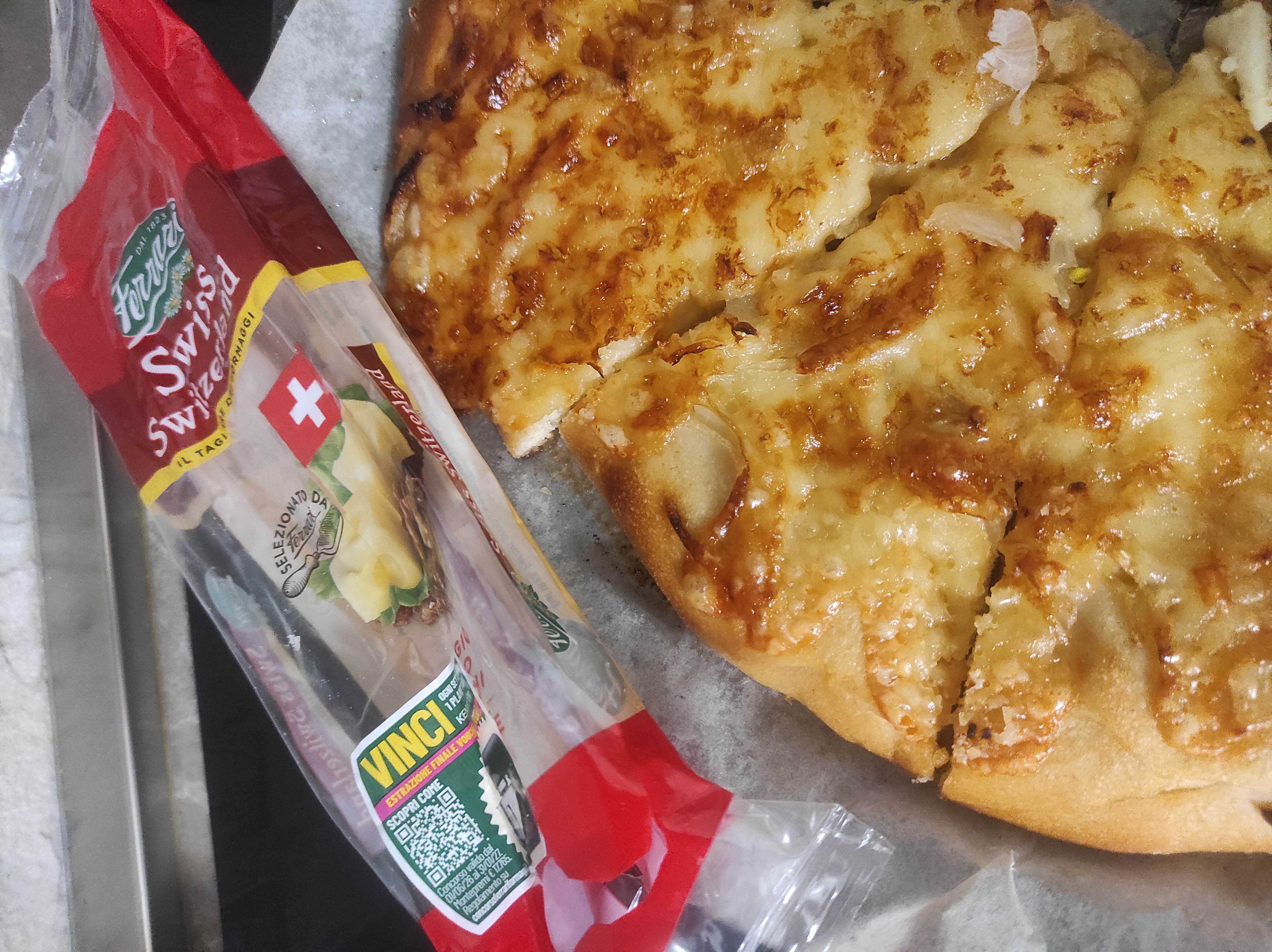 Pizza cipolle e formaggio