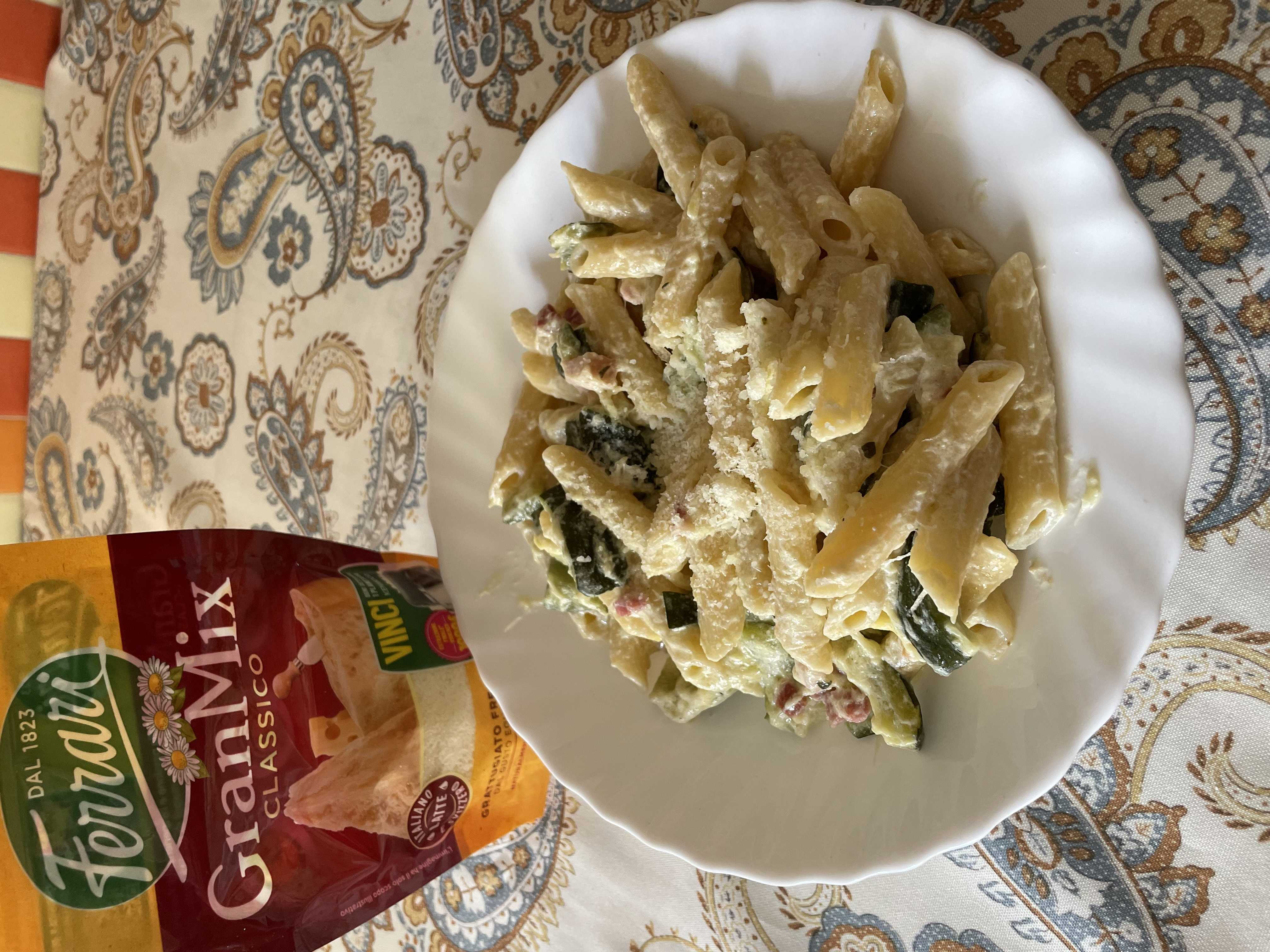 Pasta con zucchine e pancetta