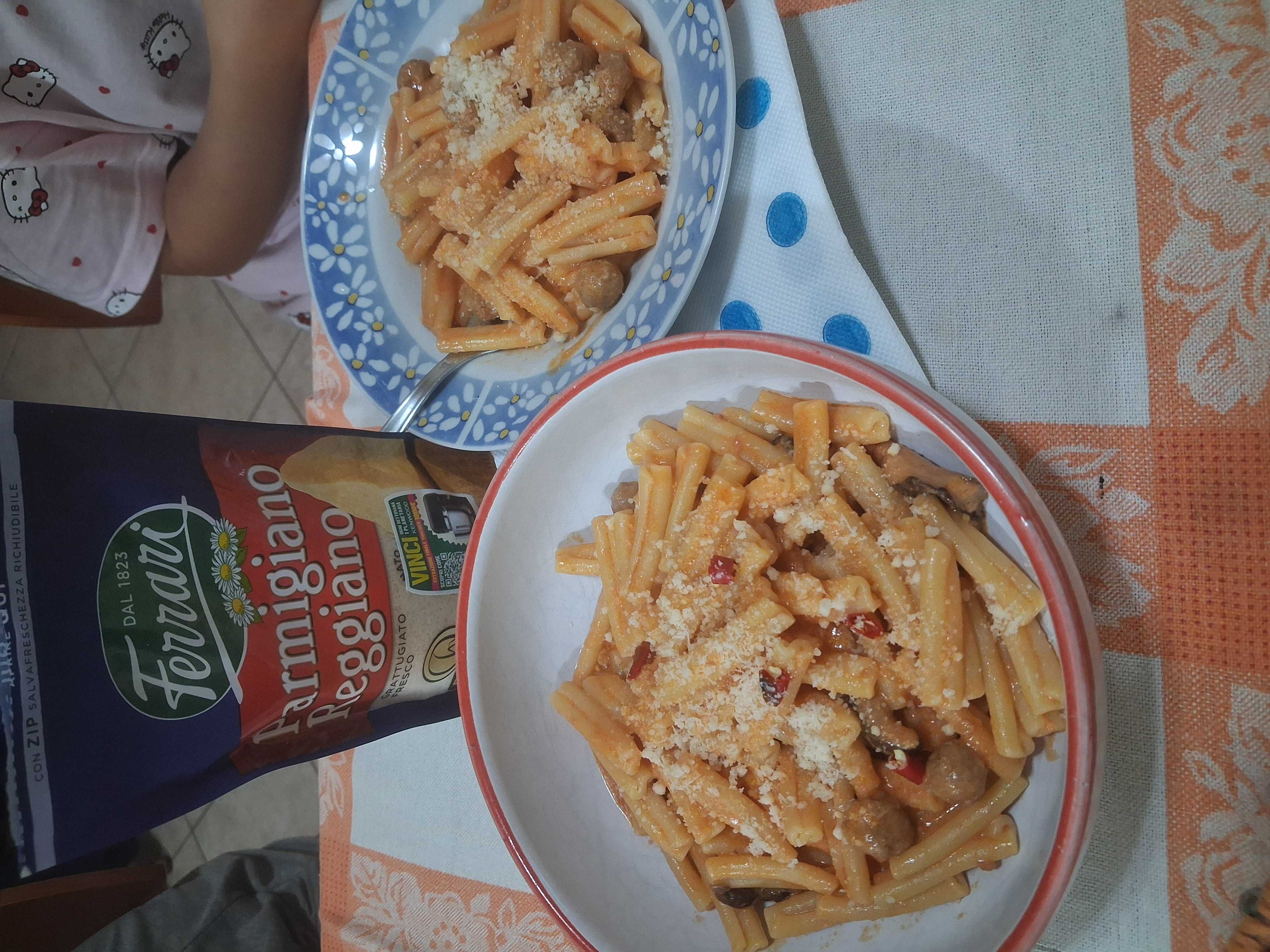 Pasta funghi e salsiccia